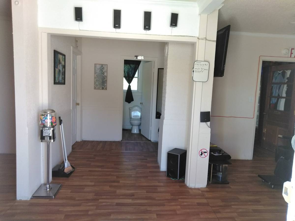 Free Standing Salon - Barbershop